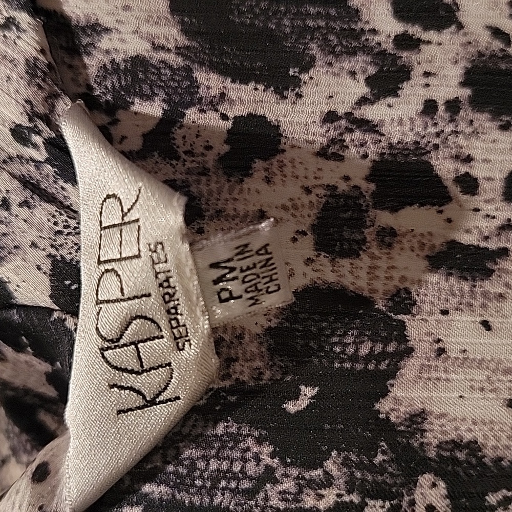 Kasper Black and White Sleeveless Blouse - Picture 2 of 5